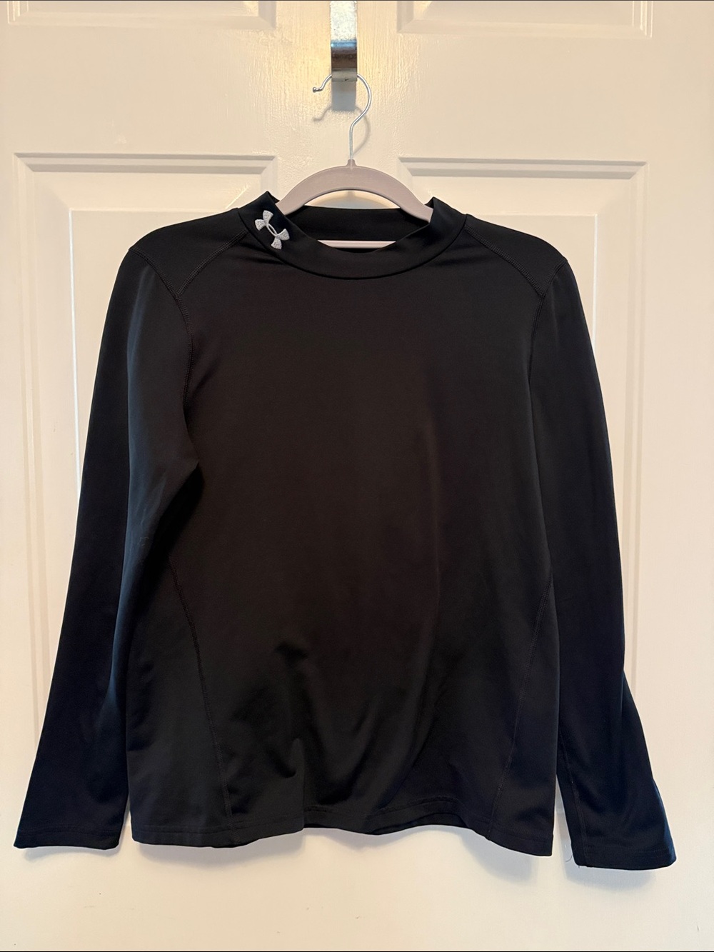 Under Armour Black Long-Sleeve thermal with Logo youth XL